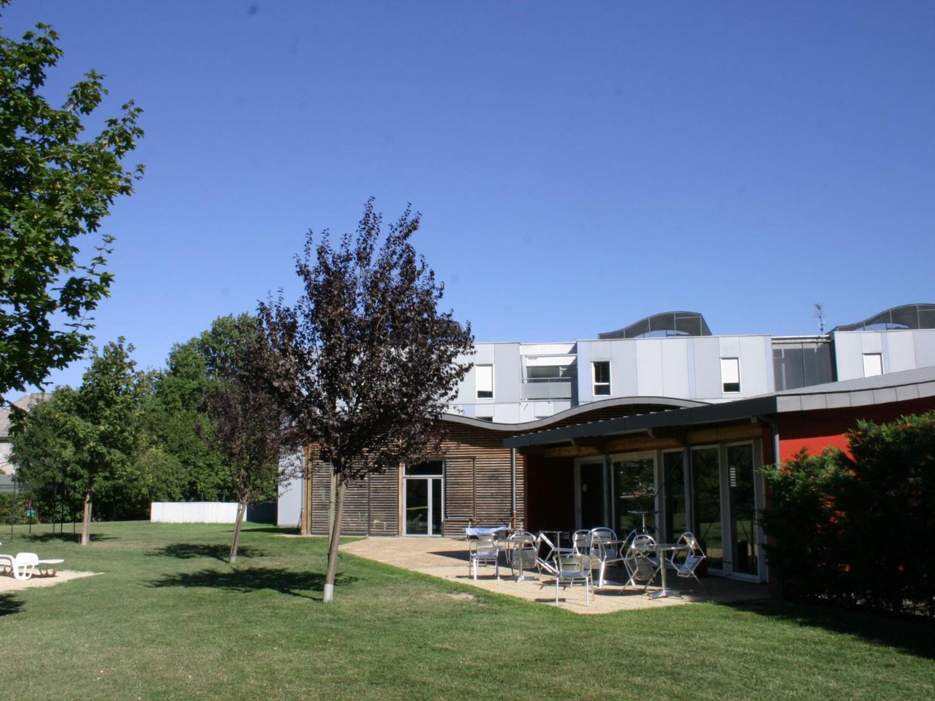 Auberge De Jeunesse Hi Grenoble Échirolles Exteriör bild